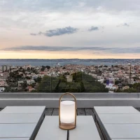Lanterne extérieure LED Woody - LUMISKY - Blanc - Design scandinave - Poignée en bois naturel - Autonomie 10h(m-4)