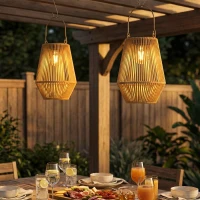 Outsunny Set de 2 Farolas Solares Exterior Linternas Jardín de Ratán Colgantes con Encendido y Apagado Automático IP44 Marrón(m-9)