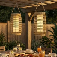 Outsunny Lot de 2 Lampadaire Extérieur Solaire en Résine Tressée Luminaire LED de Jardin en Acier Marche/Arrêt Automatique Sable(m-9)
