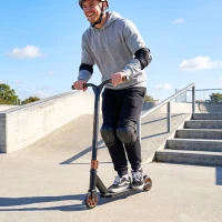 SPORTNOW Scooter Acrobático para Trucos Patinete Freestyle con Rodamientos ABEC-9 Ruedas 120 mm Giro 360° para Skatepark Dorado(m-2)