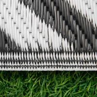 Outsunny Outdoor Rug Reversible Mat Plastic Straw Rug Portable RV Camping Mat for Garden Deck Picnic Indoor, 121 x 182 cm (4 x 6 ft), Black & White(m-8)