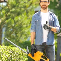 Outsunny 20" Cordless Hedge Trimmer, 18V Electric Hedge Cutter with 51cm Dual Action Blade, 2 x 4000mAh Batteries and Brushless Motor for Garden Branches, Shrubs, Twigs, Orange(m-9)