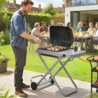 Outsunny Barbacoa de Gas Plegable con Quemador 2,5 kW Tapa Termómetro Mesa Lateral y 2 Ruedas Parrilla Recogedor Grasa Negro(m-2)