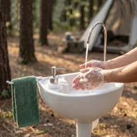 Outsunny Camping-Waschbecken mit Auffangbehälter, Seifenspender, 17L Wassertank, mobil, hellgrau(m-6)