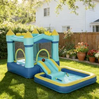 AIYAPLAY Springkasteel Opblaasbaar Speelcentrum met Luchtblazer Glijbaan Trampoline Zwembad/Ballenbak Waterpistool 364x173x182 cm Blauw(m-10)