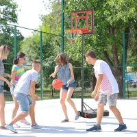 HOMCOM Rollbarer Basketballständer, Verstellbarer Basketballkorb, freistehend, Kunststoff, Stahl, 75L x 83B x 205-261H cm(m-10)