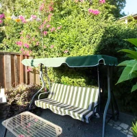 Outsunny Balancelle de jardin 3 places, balançoire extérieure toit inclinaison réglable, motif à rayures 1,7 x 1,1 x 1,53 m vert(m-9)