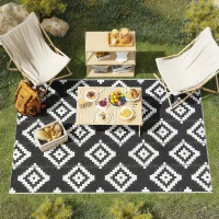 Outsunny Tapete exterior Estilo Gráfico - Tapete reversível 2 Padrões - dim. 274L x 182l cm - PP Alta densidade 310 g/m² Preto Branco(m-2)