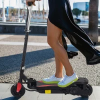 Homcom Trotineta Electrica Pliabila – Neagra, Reglabila & 12 km/h(m-10)
