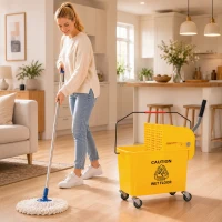 HOMCOM Cubo de Fregar 20L con Ruedas y Escurridor Cubo para Fregona con Separador de Agua 60x27x70,5 cm Amarillo(m-2)