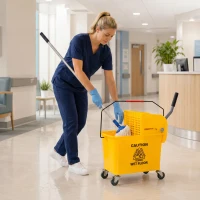 HOMCOM Cubo de Fregar 20L con Ruedas y Escurridor Cubo para Fregona con Separador de Agua 60x27x70,5 cm Amarillo(m-9)