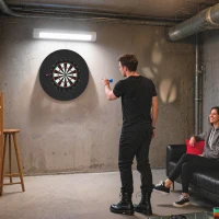 SPORTNOW Dartscheibe Dartboard-Set mit Schutzring, 6 Dartpfeile mit Stahlspitzen, Sisal, Kunststoff, Schwarz(m-2)