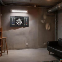 SPORTNOW Cible de Fléchettes en Sisal avec Cabinet, 6 Fléchettes Pointe Acier et 2 Tableaux de Score, 100x55x9cm, Noir(m-2)