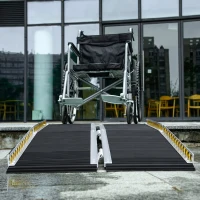 HOMCOM Rampă pliabilă și antiderapantă pentru scaun cu rotile din aluminiu, 152x73cm, Capacitate 272kg(m-7)
