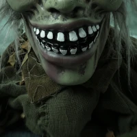 HOMCOM Halloween Decoration Halloween Animatronic Crawling Zombie with Light-Up Eyes and Creepy Sound(m-12)