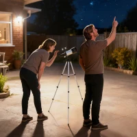 Outsunny Telescópio com  Abertura de 70 mm 30X-300X 300 mm Lente Barlow 3X Nível e Tripé Ajustável 76x76x133 cm Branco e Preto(m-2)
