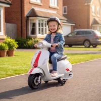 AIYAPLAY Motocicletă Electrică pentru Copii cu Licență Vespa, Baterie Reîncărcabilă 6V, Roți Ajutătoare și Lumini, 2-4 Ani, Albă(m-9)