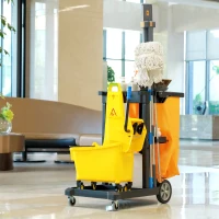 HOMCOM Carro de Limpeza com Bolsa Carrinho de Limpeza com Rodas e 3 Prateleiras 121x50,5x96,5 cm Preto e Amarelo(m-10)
