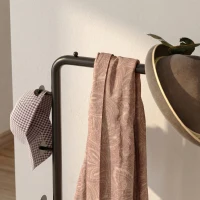HOMCOM Cuier de Podea în Formă de C cu 3 Cârlige, Bară și Tavă Inferioară, Bază din Piatră și Picioare Antiderapante, Negru(m-8)