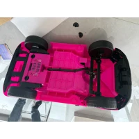 AIYAPLAY Kinder Elektroauto 12V Kinderauto mit Fernbedienung 2 Motor Sanftanlauf 4-Rad-Federung LED-Scheinwerfern Hupe Musik(m-10)
