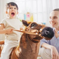 HOMCOM Cal Balansoar pentru Copii 2+ Ani cu Sunet de Nechezat, Șa și Scărițe, din Pluș și Metal, 85x28x60 cm, Maro(m-8)