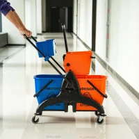 HOMCOM Cărucior Profesional de Curățenie cu 2 Găleți de 26L, Cărucior cu Presă, Mâner și 4 Roți Universale, pentru Hotel, Casă, Birou, 78x45x95 cm, Portocaliu și Albastru(m-8)