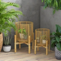 Outsunny 2er-Set Pflanzenständer, groß und klein, Körbe aus Rattan, Ständer aus Naturholz(m-10)