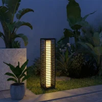 Outsunny Lanterne Solaire Extérieure en résine tressée lampadaire sans fil rechargeable capteur de lumière 16 x 16 x 68 cm noir(m-9)