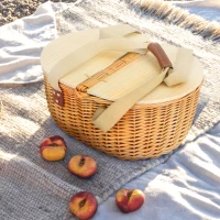 Outsunny Wicker Picnic Basket for 2 with Pine Wood Lid, Picnic Hamper with Cooler Compartment, Cutlery Service Kits, Carry Handle for Camping, Outdoor, Valentine Day, Chirtmas, Birthday, Light Brown(m-10)