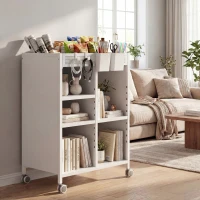 HOMCOM Bücherregal auf Rollen, 4-stufig, verstellbare Regalböden & Hängekörbe für Home Office und Wohnzimmer, Weiß(m-9)