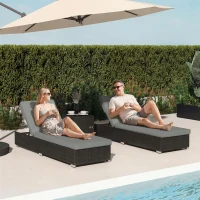 Outsunny Set 2 Sdraio da Giardino in Rattan con Tavolino Laterale e Schienale Regolabile, 184x60x22 cm, Grigio Scuro(m-10)