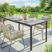 Outsunny Table de jardin pour 4 à 6 personnes, table à manger extérieure avec plateau à effet bois, 150 x 80 x 74 cm, gris(m-2)