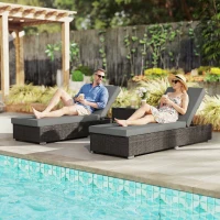 Outsunny Set 2 Sdraio da Giardino in Rattan con Tavolino Laterale e Schienale Regolabile, 184x60x22 cm, Grigio Scuro(m-2)