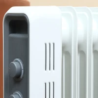 HOMCOM Portable Oil Filled Radiator, 7 Fins Electric Heater with Adjustable Thermostat, 3 Heat Settings and Safe Power-Off, White(m-21)