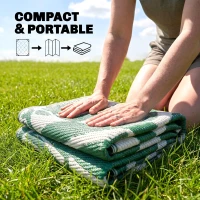 Outsunny Outdoor Rug Reversible Mat Plastic Straw Rug Portable RV Camping Mat for Garden Deck Picnic Indoor, 152 x 243 cm (5 x 8 ft), Green & White(m-6)