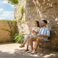 Outsunny Banc d'extérieur en métal, 2 places, avec dossier géométrique antirouille et accoudoirs, gris foncé(m-11)