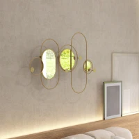 HOMCOM Espejo Decorativo de Pared con 4 Ganchos y 3 Espejos Decorativos para Colgar Abrigos Bolsos para Pasillo 106x71cm Dorado(m-10)