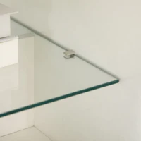 HOMCOM Table basse rectangulaire design contemporain 2 tiroirs 2 niches étagère verre trempé panneaux blanc aspect chêne clair(m-8)
