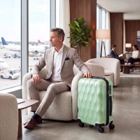 HOMCOM 56cm 41L Suitcase, Lightweight ABS Hard Shell Carry On Luggage with TSA Lock, Spinner Wheels, Telescopic Handle, Green(m-8)