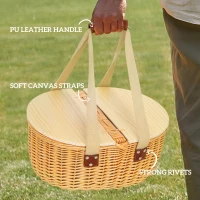 Outsunny Wicker Picnic Basket for 2 with Pine Wood Lid, Picnic Hamper with Cooler Compartment, Cutlery Service Kits, Carry Handle for Camping, Outdoor, Valentine Day, Chirtmas, Birthday, Light Brown(m-7)