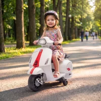 AIYAPLAY Motocicletă Electrică pentru Copii cu Licență Vespa, Baterie Reîncărcabilă 6V, Roți Ajutătoare și Lumini, 2-4 Ani, Albă(m-2)