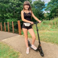 HOMCOM Patinete Plegable Scooter con Manillar Altura Ajustable Patinete Ligero para Adultos y Niños (más de 14 años) Tipo Monopatín con Freno Grandes Ruedas Ø200 mm Aluminio Carga 100kg(m-10)