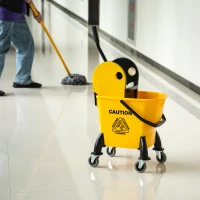 HOMCOM 25L Mop Bucket, with Wringer, Wheels and Handle - Yellow(m-9)