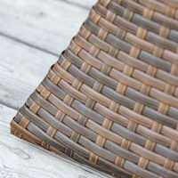 Outsunny Tavolino da Giardino con Ripiano Inferiore e Foro per Ombrellone da 4cm in Rattan 54x54x55cm Marrone(m-9)
