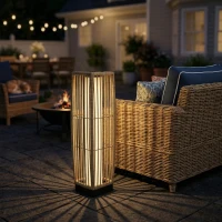 Outsunny Lampă de Podea Solară din Ratan, Lanternă de Grădină cu LED Auto On/Off, 68 cm, IP44, pentru Terasă, Curte, Patio, Maro Nisipiu(m-9)