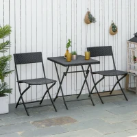 Outsunny Set da Giardino Pieghevole da 3 Pezzi in Rattan PE e Metallo, Set 2 Sedie e Tavolino da Caffè, Protezione dai Raggi UV, Set di Mobili da Balcone, per Patio e Cortile, Marrone(m-10)