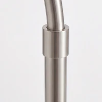 HOMCOM Vloerlamp met gebogen kap, voetschakelaar, marmeren voet en kunststof lampenkap, wit(m-13)