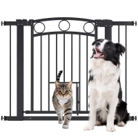 PawHut Huisdihekje, 77 cm traphekje, verstelbare breedte 76-104 cm, met kattendeur, voor trappen en deuropeningen, zwart(m-11)
