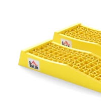 HOMCOM Ensemble de 2 rampes pour voiture véhicule utilitaire rampe de chargement dim. 70L x 19,5l x 7,8H cm PP jaune(m-10)