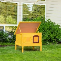 PawHut Maison pour chat en bois niche d'extérieur toit résistant à l'eau avec porte et fenêtre jaune(m-10)